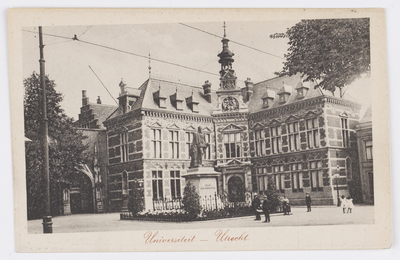 606346 Gezicht op het Academiegebouw (Domplein 29) te Utrecht.